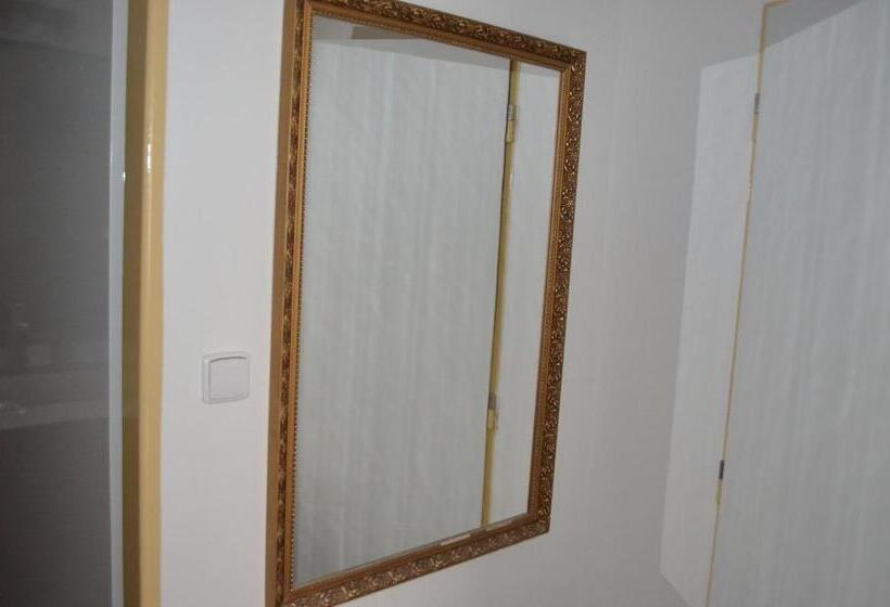 جناح عائلي, Penzion U žabáka