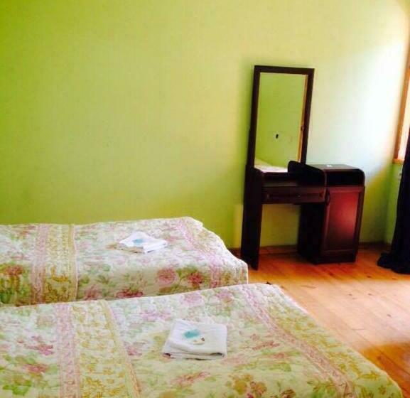 اتاق استاندارد با سرویس بهداشتی مشترک, Tako S House