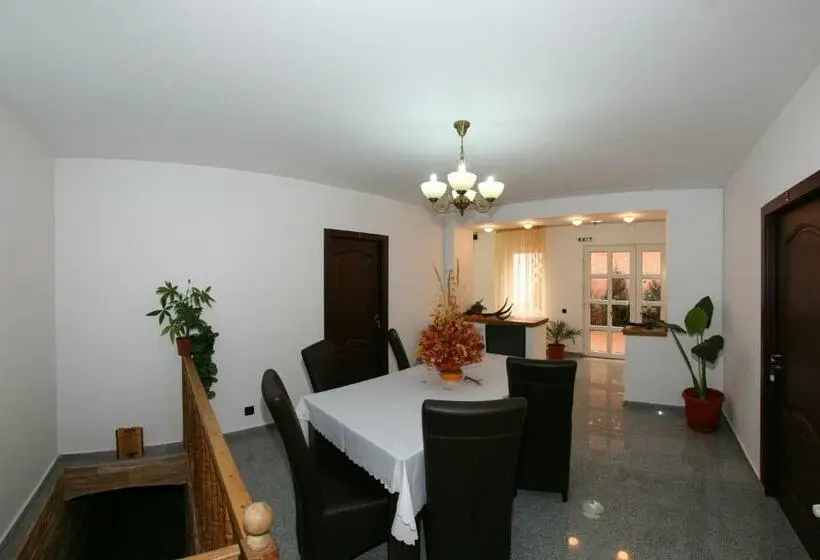 １ベッドルームハウス, Pensiunea Casa Zarnesteana