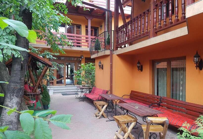 1ベッドルームハウス, Pensiunea Casa Zarnesteana