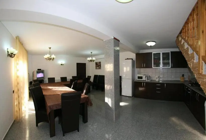 １ベッドルームハウス, Pensiunea Casa Zarnesteana