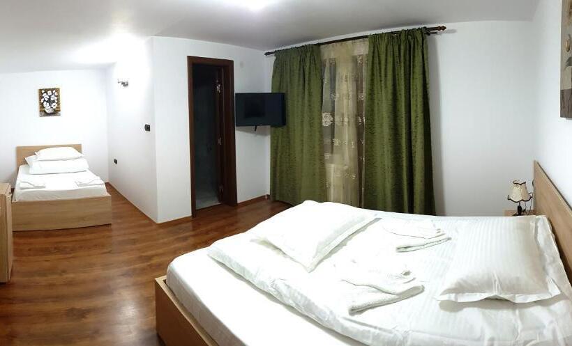 スーペリアの4人部屋, Pensiunea Casa Zarnesteana