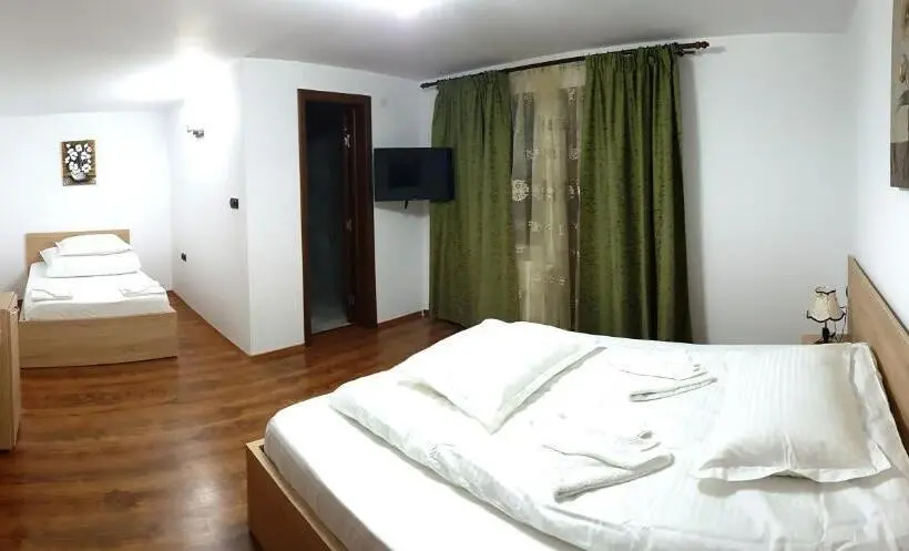 スーペリアの４人部屋, Pensiunea Casa Zarnesteana