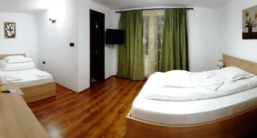 スーペリアの４人部屋, Pensiunea Casa Zarnesteana
