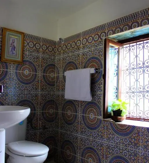 اتاق راحتی, Riad Khmisa