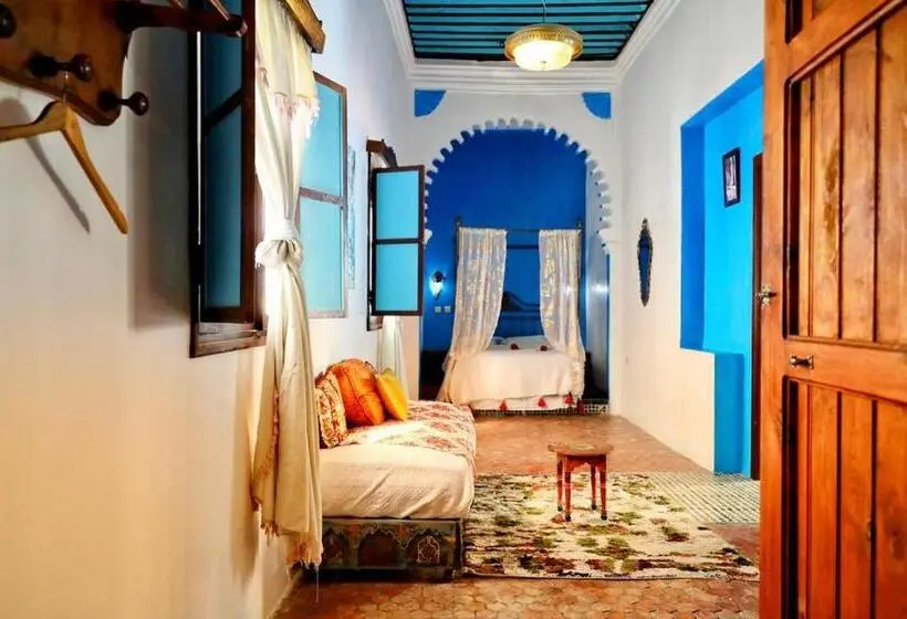 اتاق راحتی, Riad Khmisa