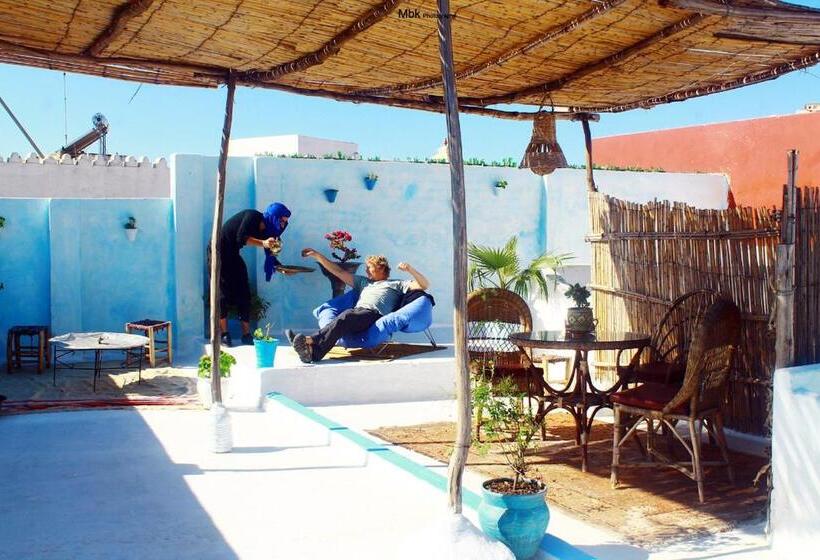 컴포트 룸, Riad Khmisa