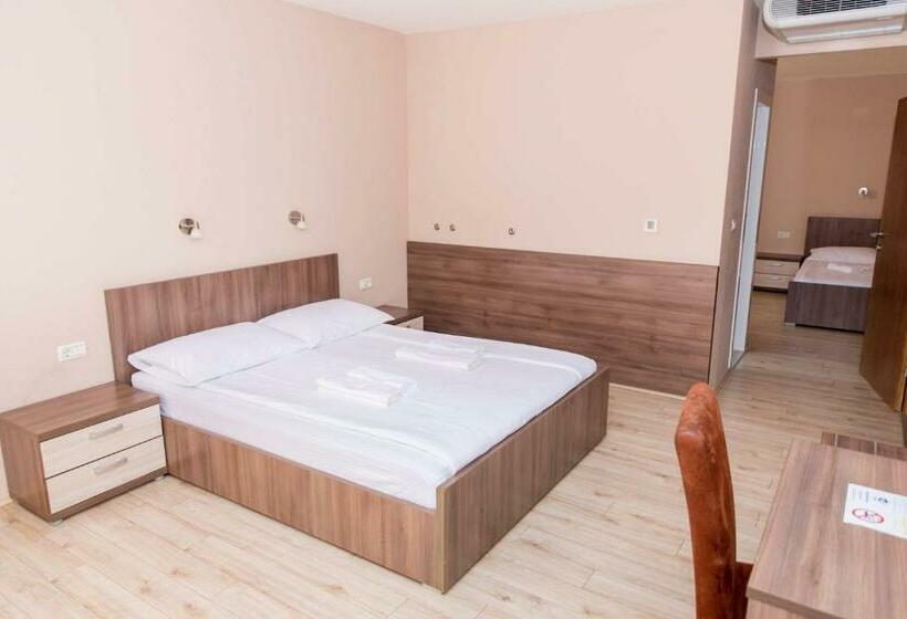 اتاق استاندارد چهارنفره با بالکن, Villa Marija & Darko