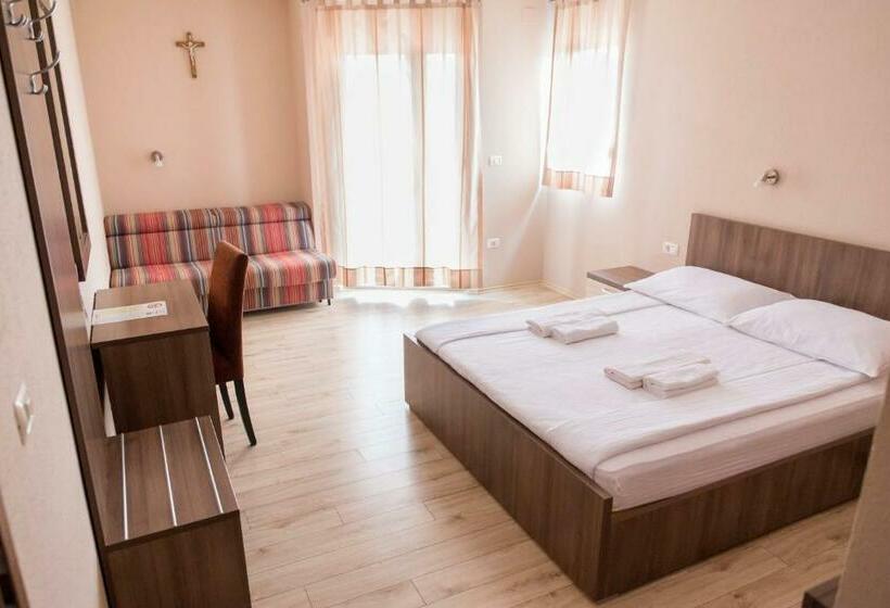 اتاق استاندارد چهارنفره با بالکن, Villa Marija & Darko