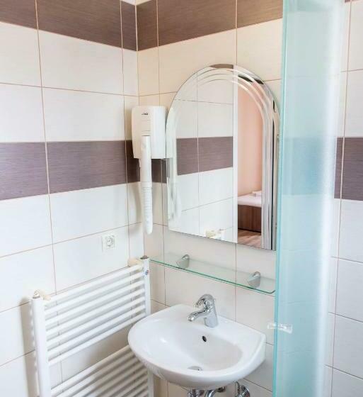 اتاق استاندارد چهارنفره با بالکن, Villa Marija & Darko