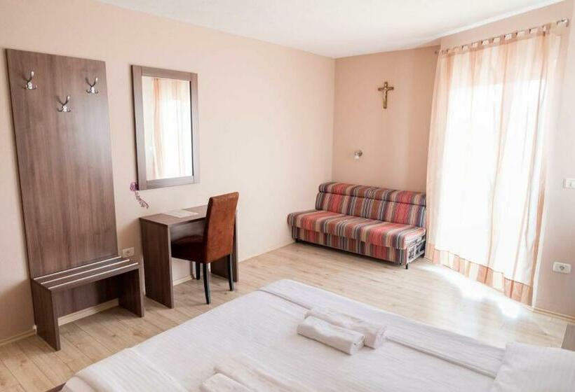 اتاق استاندارد چهارنفره با بالکن, Villa Marija & Darko