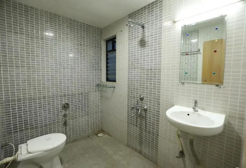 デラックスルーム, Shagun Rooms & Banquet, Surat