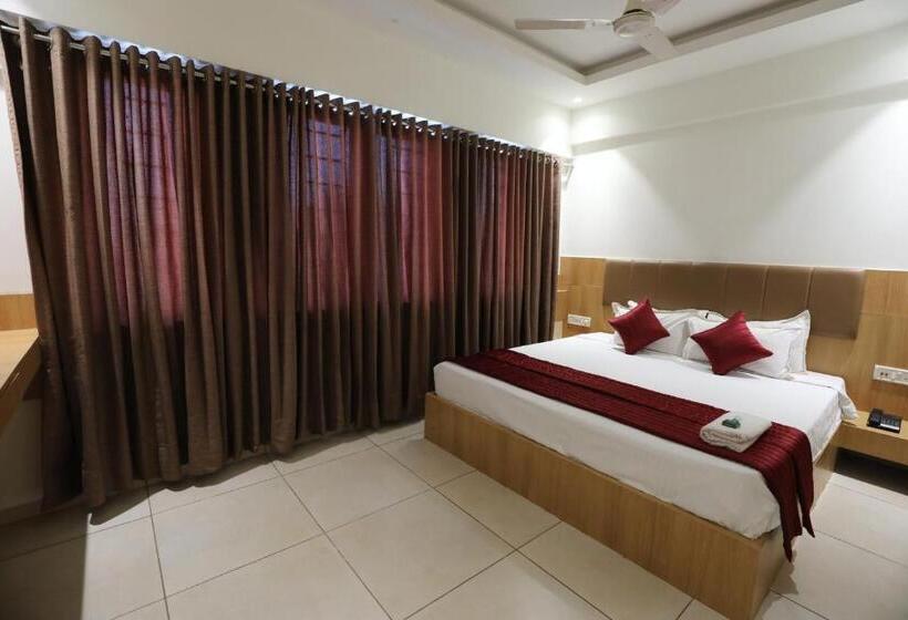 Номер Deluxe, Shagun Rooms & Banquet, Surat