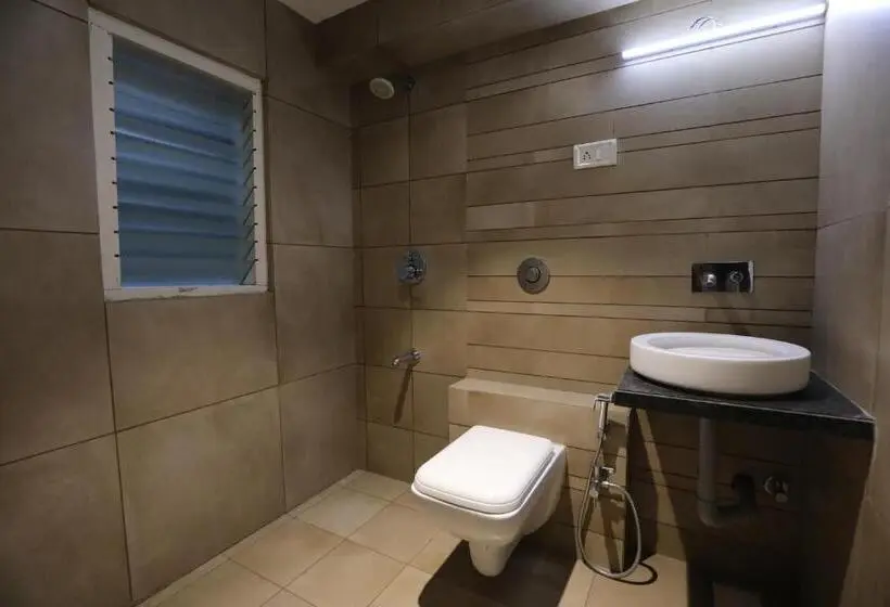 スタンダード４人部屋, Shagun Rooms & Banquet, Surat