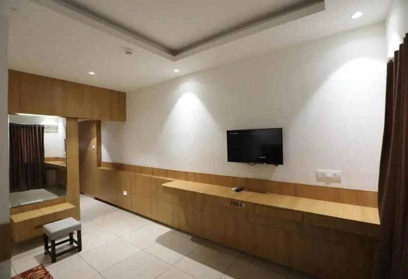 スタンダード４人部屋, Shagun Rooms & Banquet, Surat