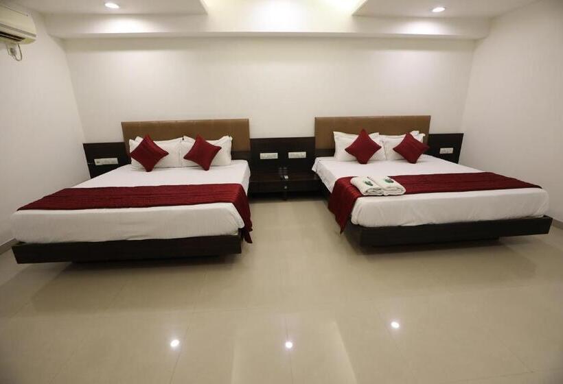 Четырехместный Номер Стандарт, Shagun Rooms & Banquet, Surat
