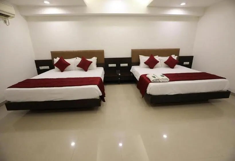 スタンダード４人部屋, Shagun Rooms & Banquet, Surat