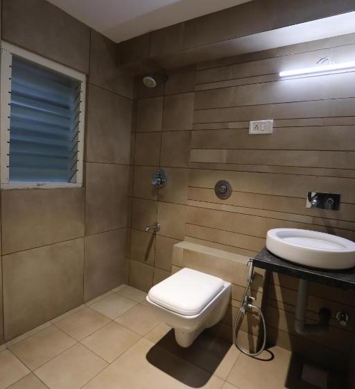 Четырехместный Номер Стандарт, Shagun Rooms & Banquet, Surat