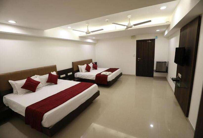 Четырехместный Номер Стандарт, Shagun Rooms & Banquet, Surat