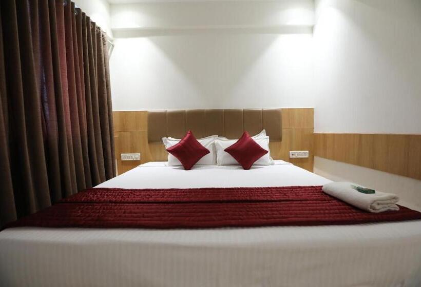 Номер Deluxe, Shagun Rooms & Banquet, Surat