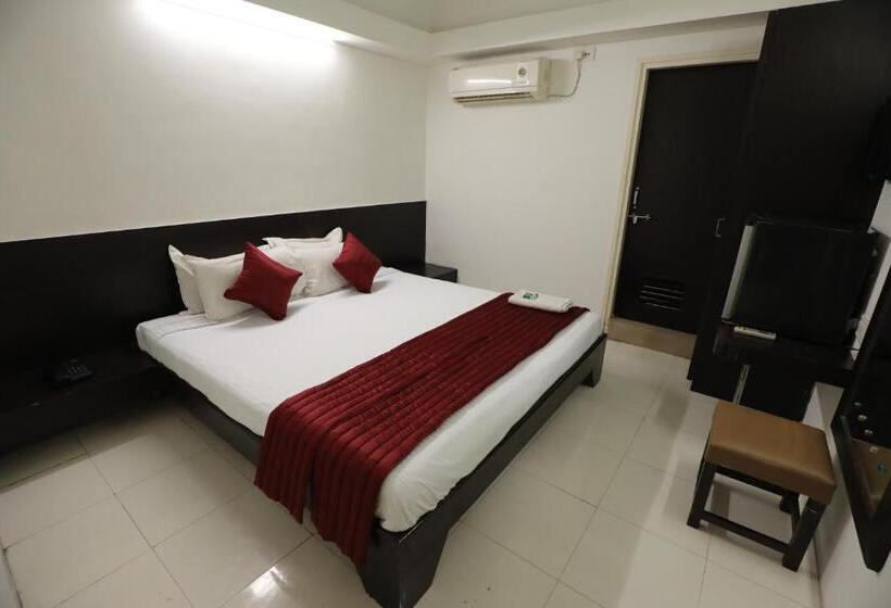 Номер Deluxe, Shagun Rooms & Banquet, Surat