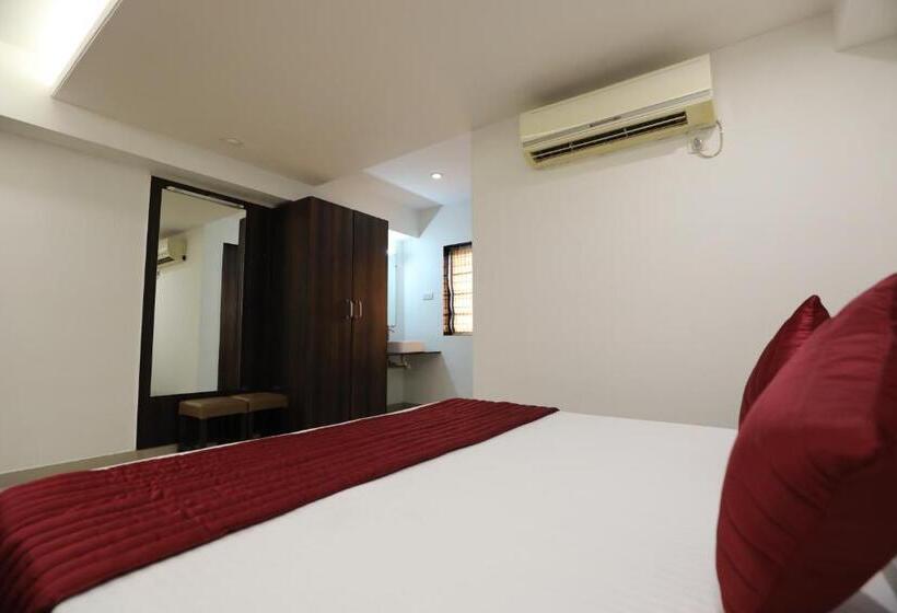 Номер Deluxe, Shagun Rooms & Banquet, Surat