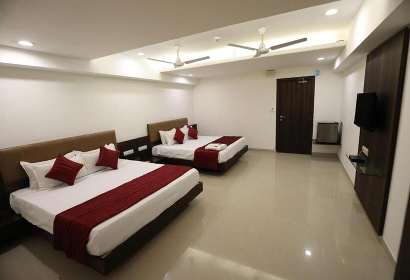 Четырехместный Номер Стандарт, Shagun Rooms & Banquet, Surat