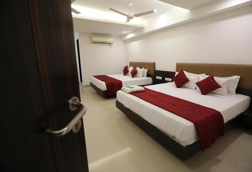 Четырехместный Номер Стандарт, Shagun Rooms & Banquet, Surat