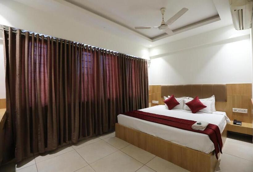 Номер Deluxe, Shagun Rooms & Banquet, Surat