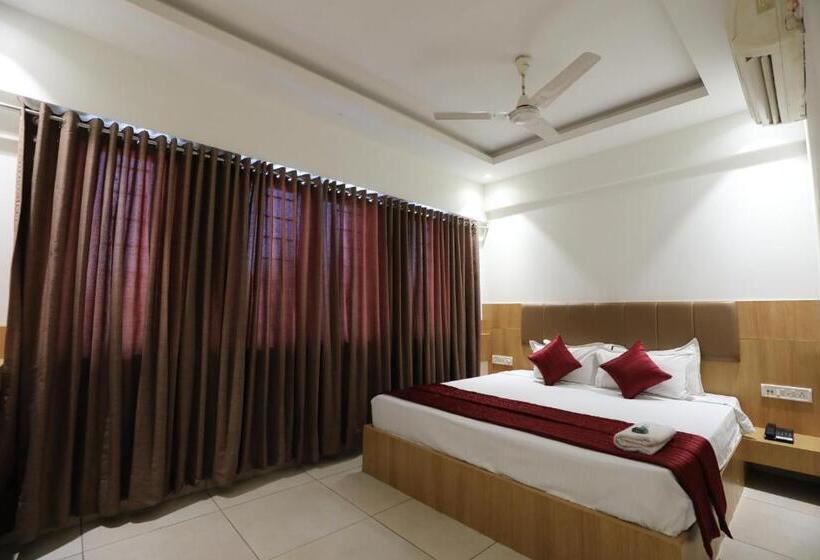 Номер Deluxe, Shagun Rooms & Banquet, Surat