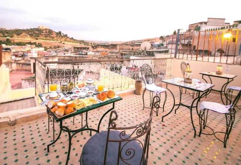 اتاق استاندارد سه تخته با چشم‌انداز, Palais Fes Yahya