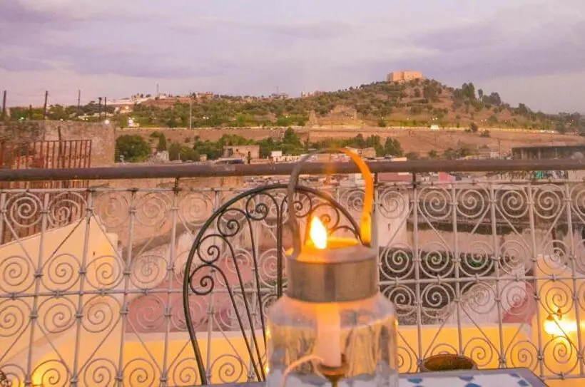 اتاق استاندارد سه تخته با چشم‌انداز, Palais Fes Yahya
