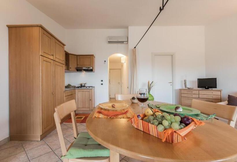 آپارتمان ممتاز دوخوابه رو به دریا, Capo Ceraso Family Resort