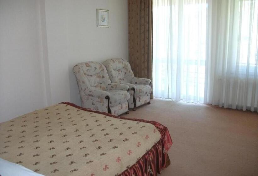 اتاق لوکس با بالکن, готель поляна квеле