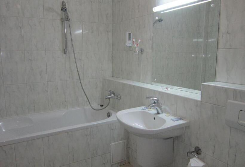 اتاق لوکس با بالکن, готель поляна квеле