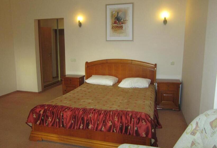 اتاق لوکس با بالکن, готель поляна квеле