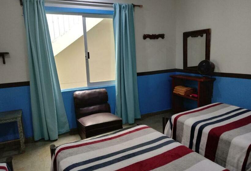 اتاق استاندارد سه تخته با سرویس بهداشتی مشترک, Hospedaje Del Campanero 19