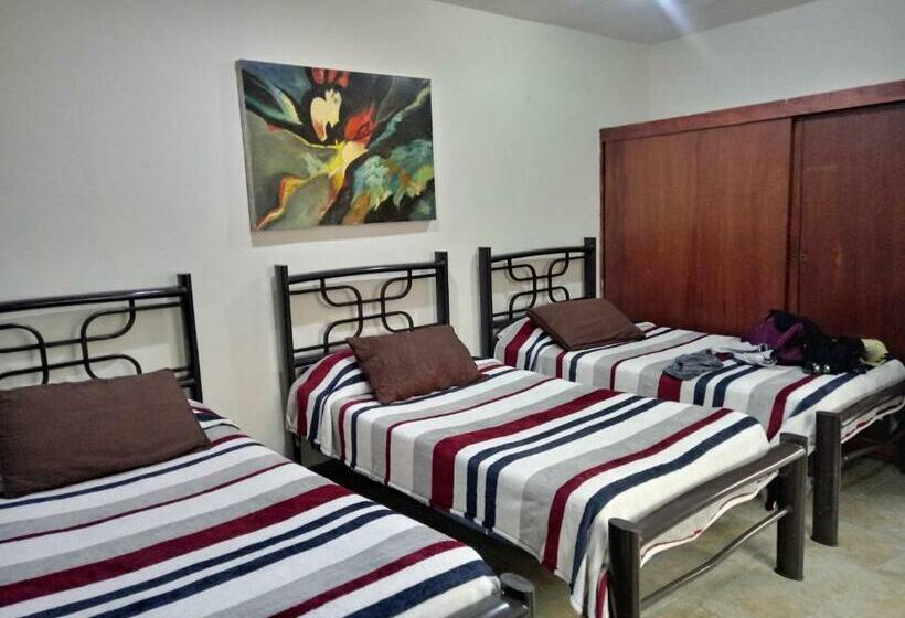 اتاق استاندارد سه تخته با سرویس بهداشتی مشترک, Hospedaje Del Campanero 19