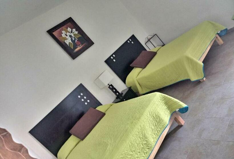 اتاق کلاسیک چهارنفره, Hospedaje Del Campanero 19