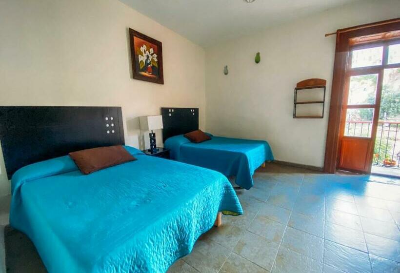 اتاق کلاسیک چهارنفره, Hospedaje Del Campanero 19