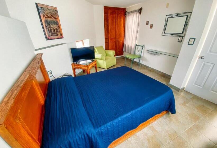 سوییت سوپریور, Hospedaje Del Campanero 19