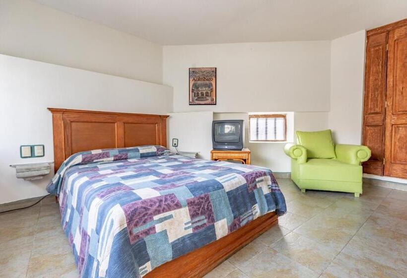 سوییت سوپریور, Hospedaje Del Campanero 19