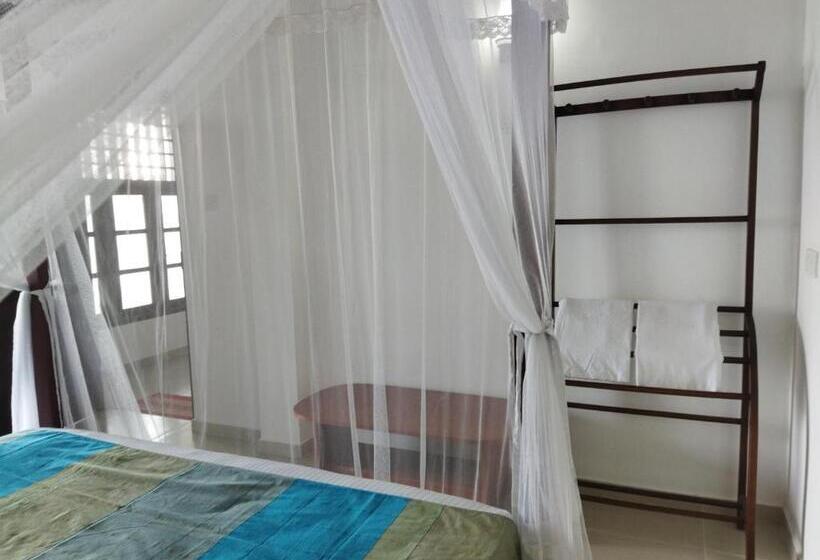オーシャンビューデラックスルームバルコニー付き, Shanika Beach Inn