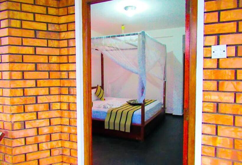 バルコニー付きスタンダードルーム, Shanika Beach Inn