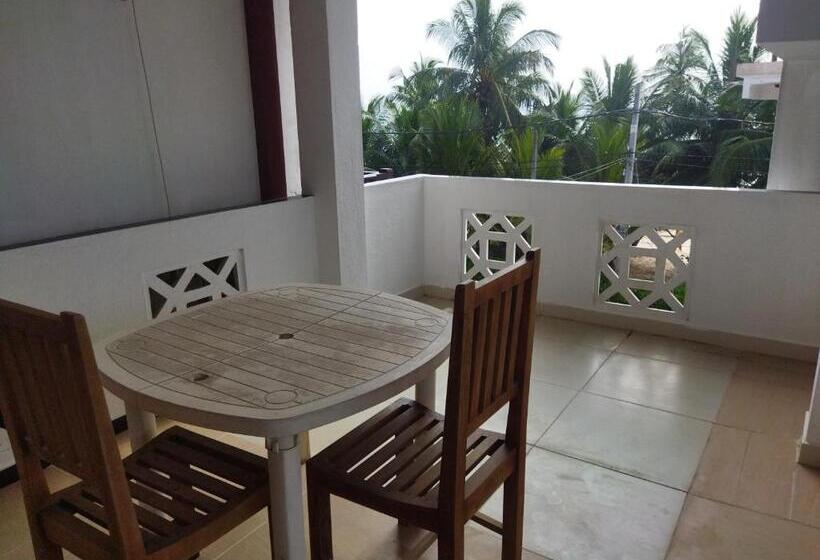 スタンダードトリプルルーム, Shanika Beach Inn