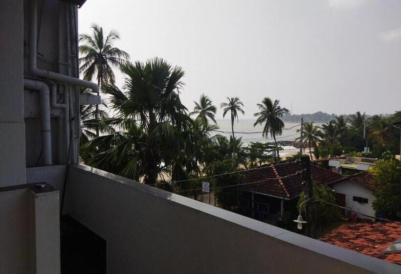スタンダードトリプルルーム, Shanika Beach Inn
