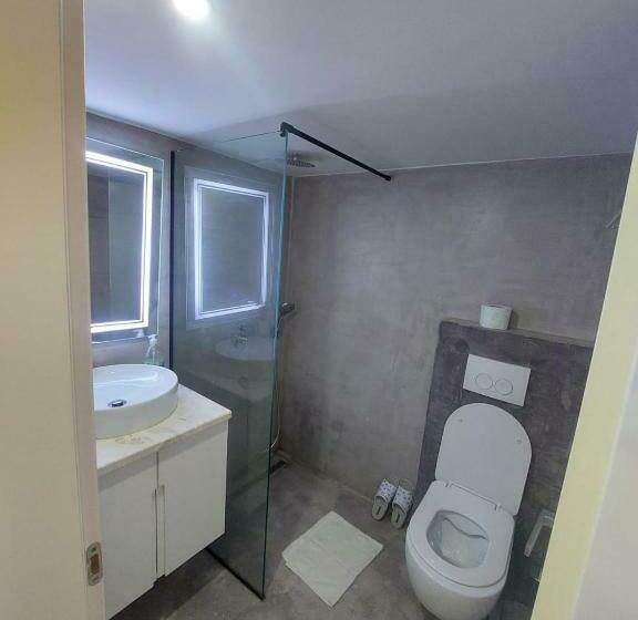 דירת חדר בקומת קרקע, Velmar