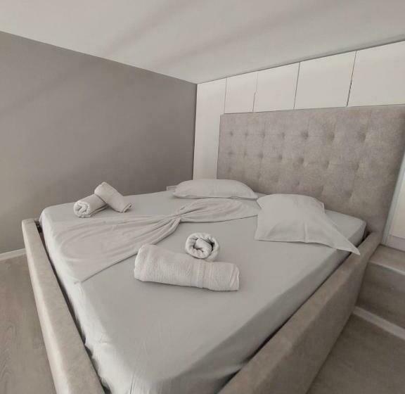 דירת חדר בקומת קרקע, Velmar