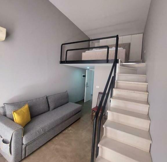 דירת חדר בקומת קרקע, Velmar