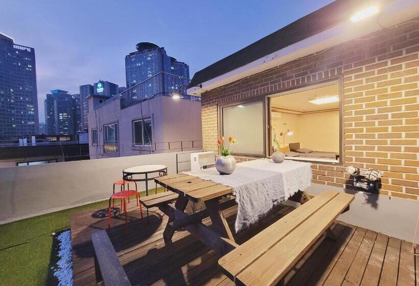 Teraslı Standart Stüdyo, Olive Hostel Myeongdong